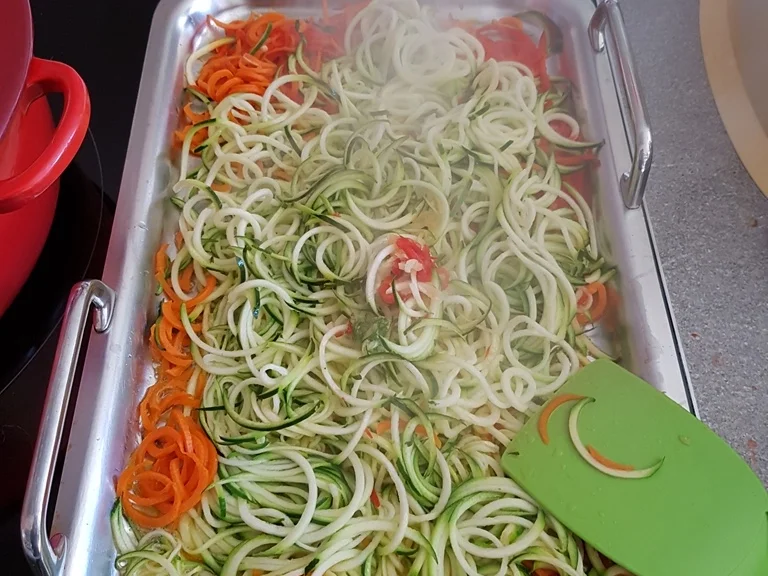 Gemüsespaghetti "Zoodles" (z.b. mit Geflügel-Schnitzel) - Rezept - Bild Nr. 1367