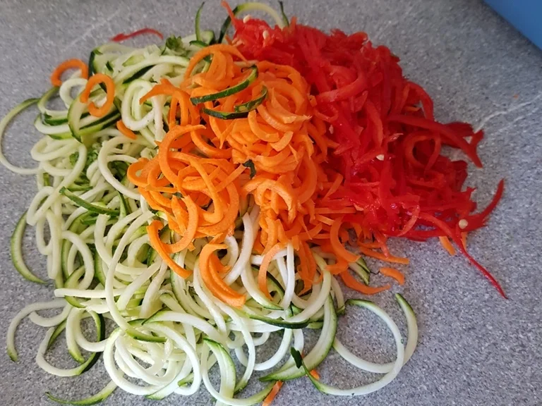 Gemüsespaghetti "Zoodles" (z.b. mit Geflügel-Schnitzel) - Rezept - Bild Nr. 1369