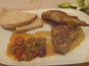 Conejo Con Cebolla dazu mallorquinisches Landbrot Pan sin sal - Rezept