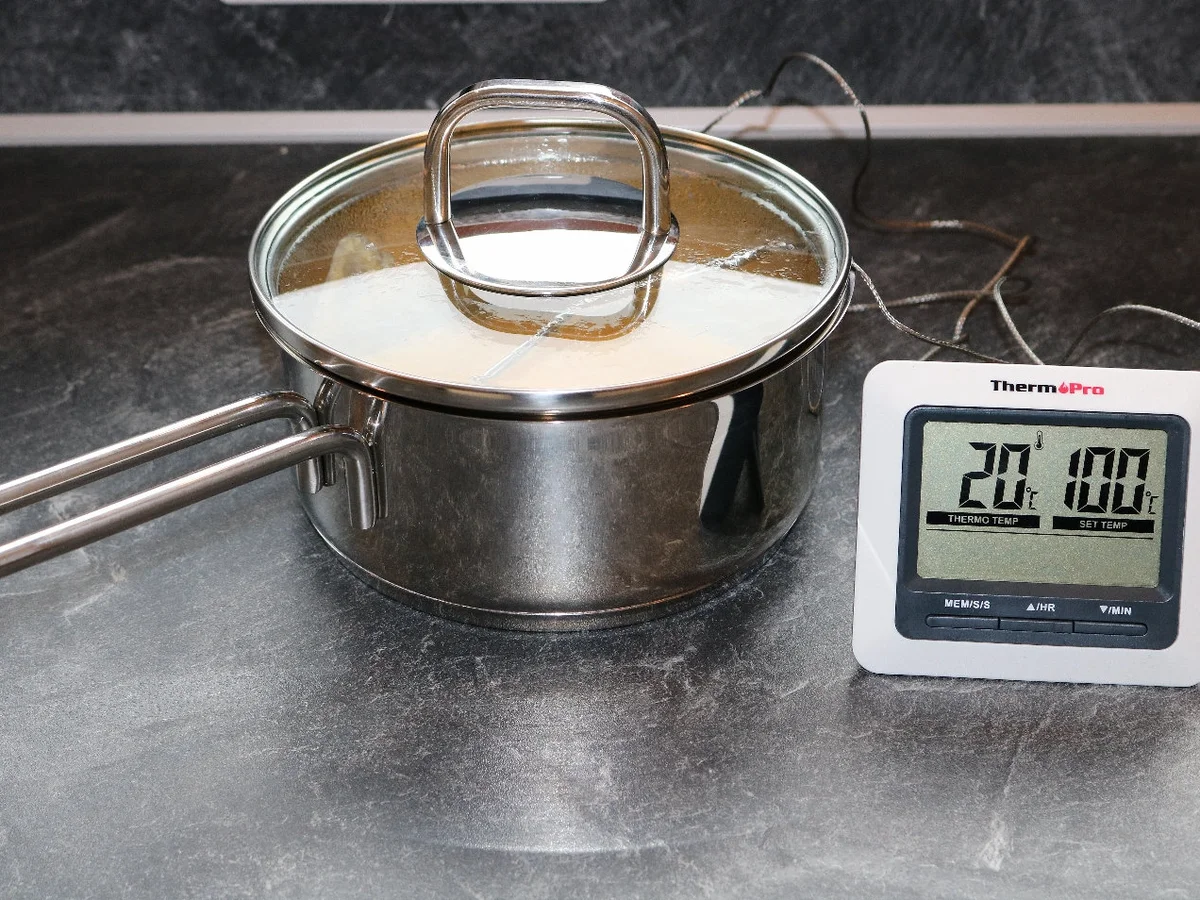 Bayerisch Creme mit passierter Johannisbeere und Kirschbonbonchip - Rezept - Bild Nr. 6