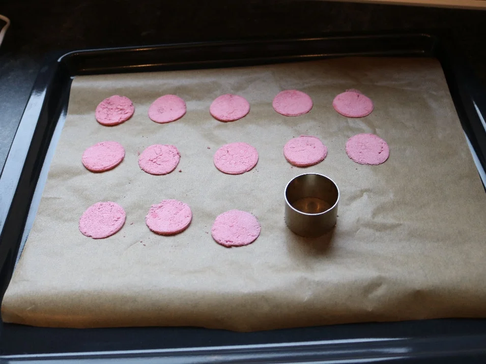 Bayerisch Creme mit passierter Johannisbeere und Kirschbonbonchip - Rezept - Bild Nr. 7