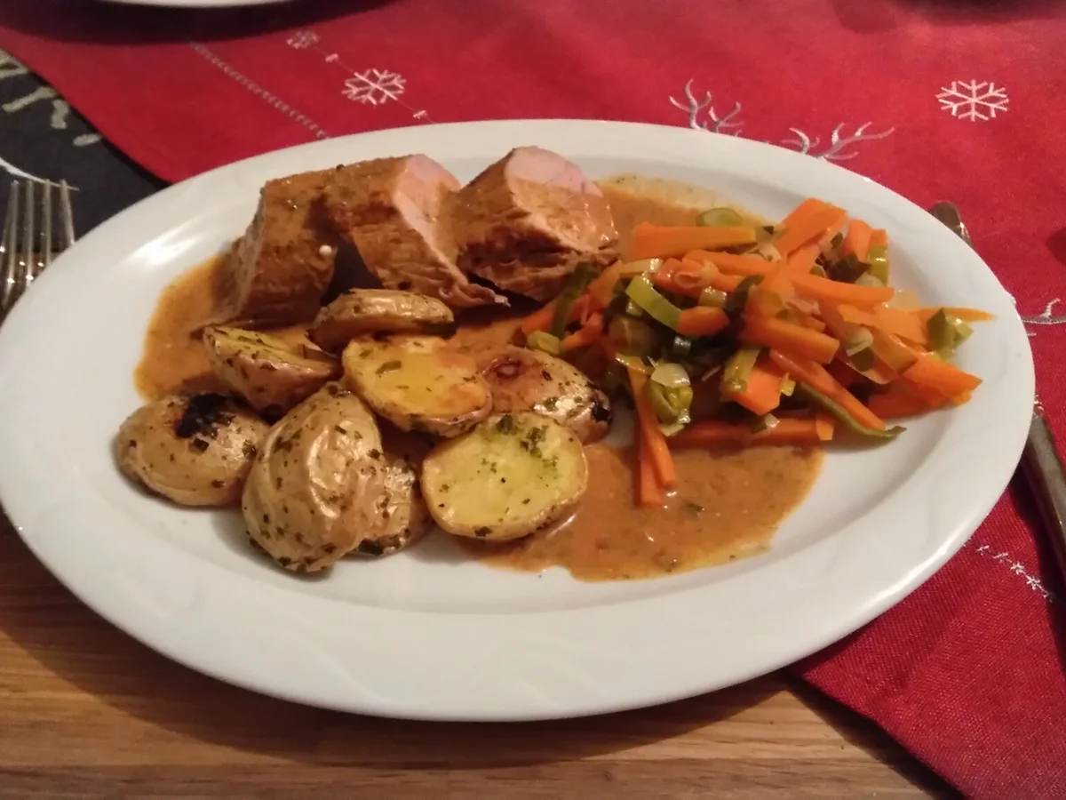 Rezept: Schweinefilet an Ofenkartoffeln Bild Nr. 1396 Schweinefilet an Ofenkartoffeln - Rezept - Bild Nr. 1396