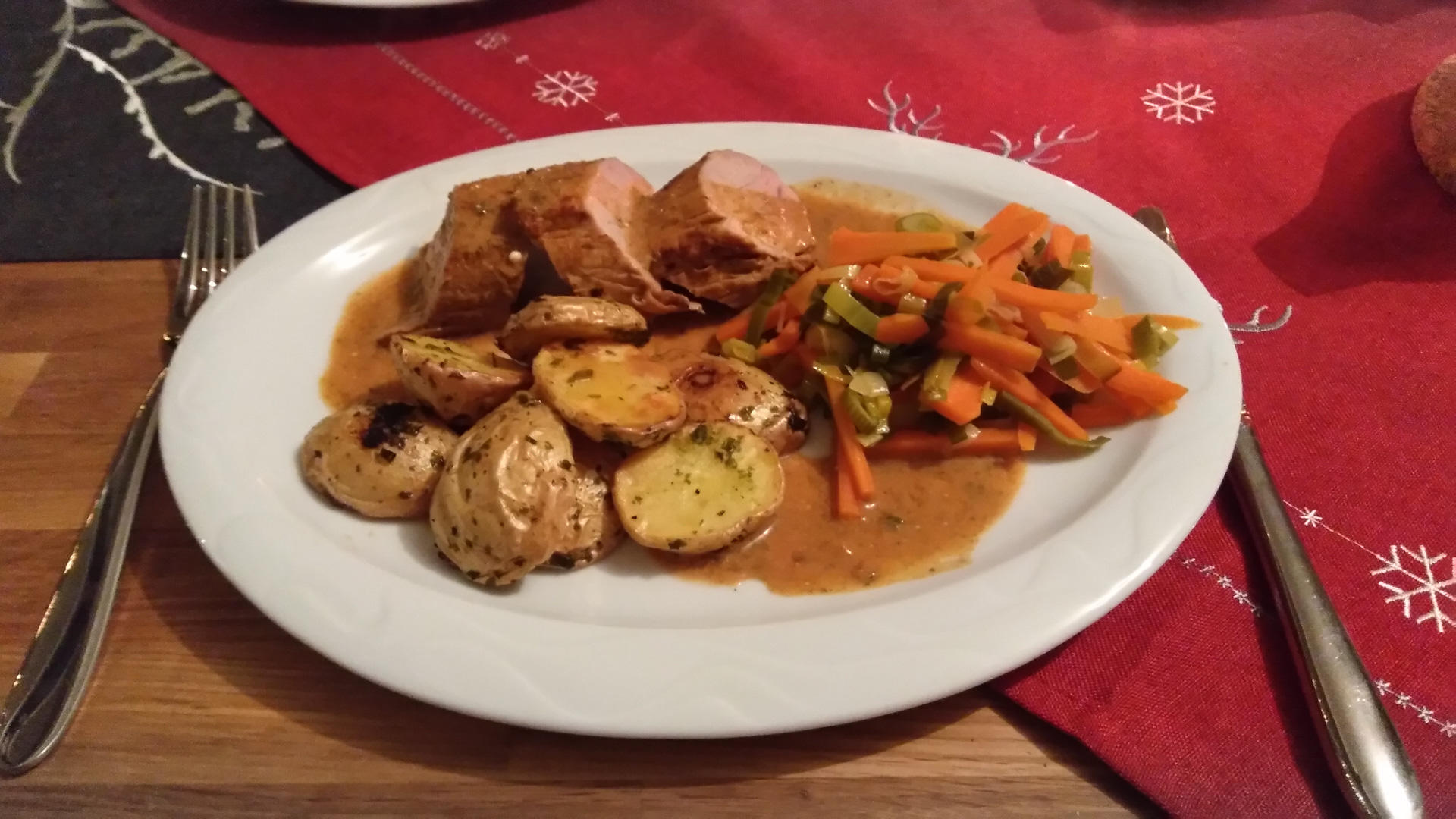 Bilder für Schweinefilet an Ofenkartoffeln - Rezept