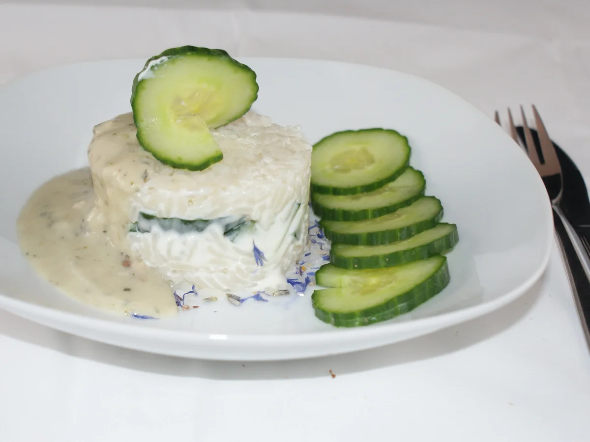 Reis mit Gurken gefüllt auf Kokos - Ingwer - Soße - Rezept - Bild Nr. 1398