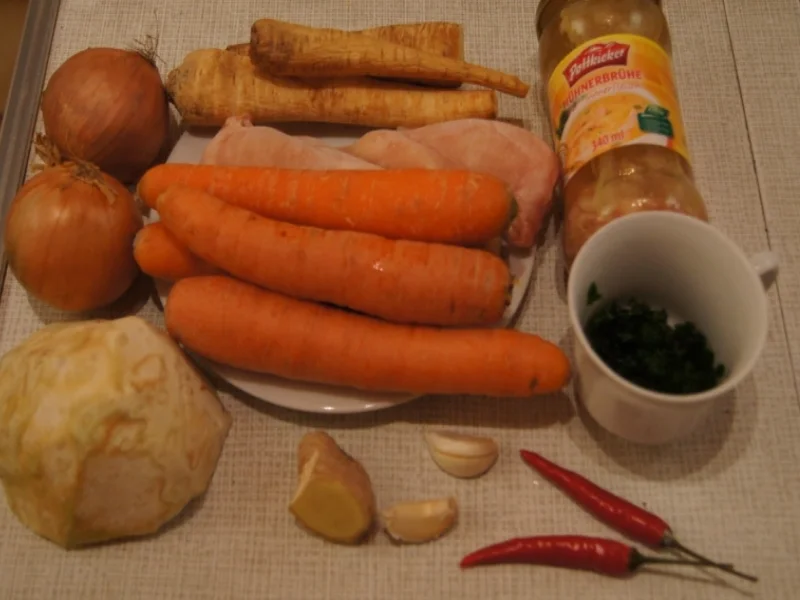 Hühnersuppe mit Gemüse und Eierstich asiatisch gewürzt - Rezept - Bild Nr. 1406