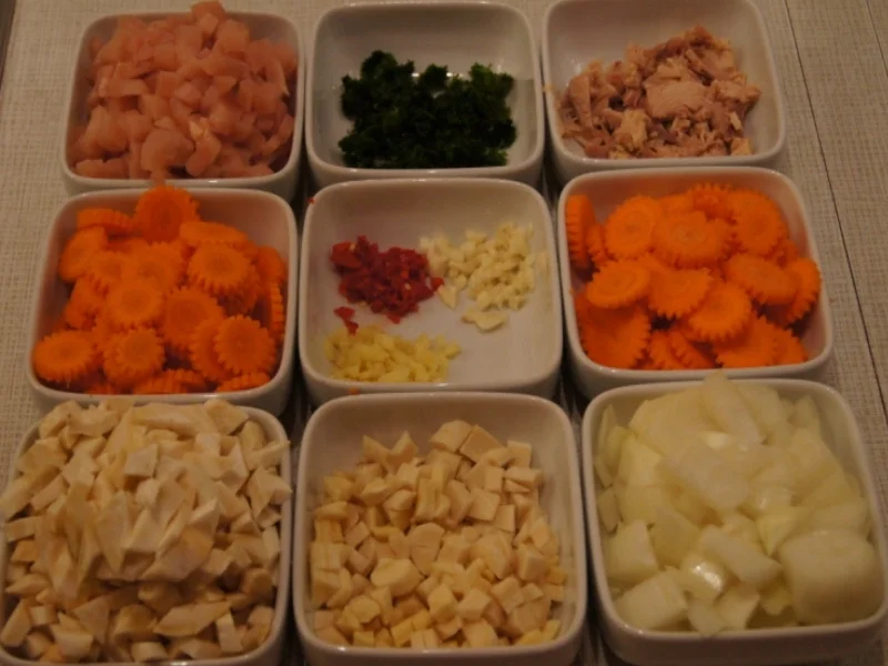 Hühnersuppe mit Gemüse und Eierstich asiatisch gewürzt - Rezept - Bild Nr. 1415