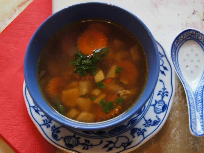 Hühnersuppe mit Gemüse und Eierstich asiatisch gewürzt - Rezept - Bild Nr. 1427