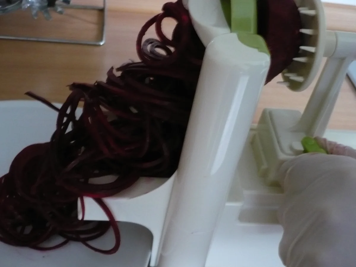 Rote - Bete - Spaghetti mit Shrimps - Rezept - Bild Nr. 2