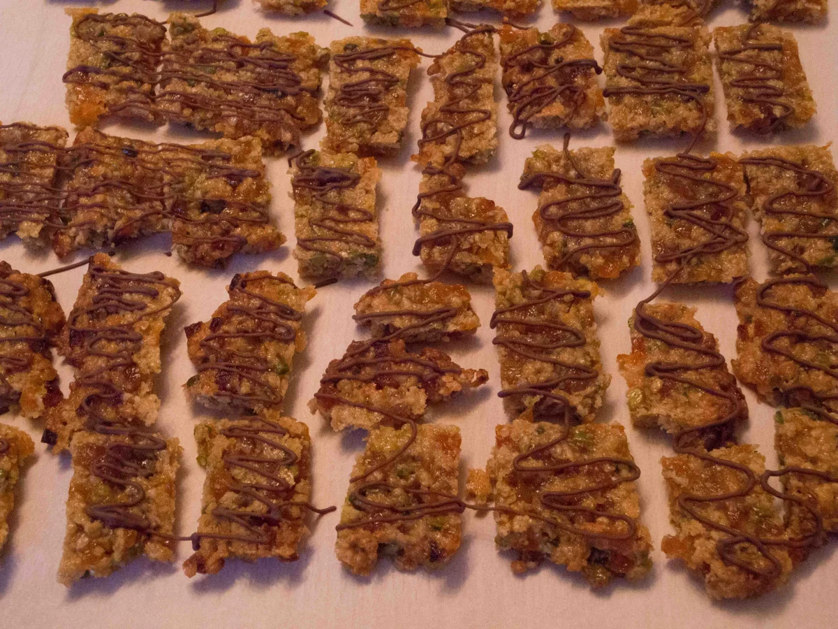 Rezept: Plätzchen: Aprikosenstangen Bild Nr. 1412 Plätzchen: Aprikosenstangen - Rezept - Bild Nr. 1412