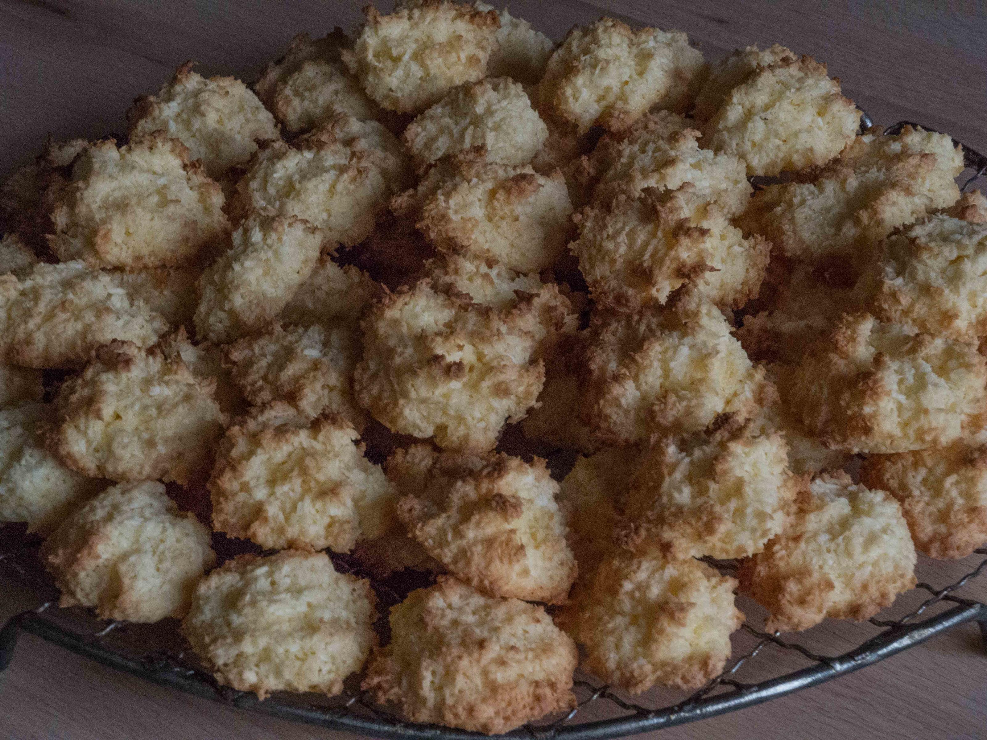 Bilder für Plätzchen. Orangen-Kokos-Wölkchen - Rezept