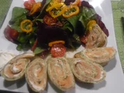 Kräuter-Pfannkuchen-Röllchen mit Räucherlachs - Rezept