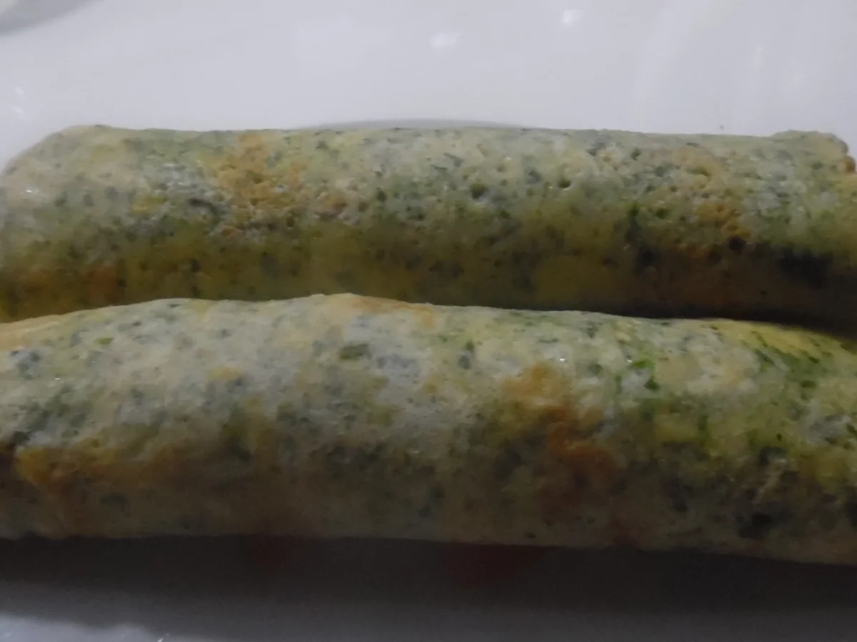 Kräuter-Pfannkuchen-Röllchen mit Räucherlachs - Rezept - Bild Nr. 2