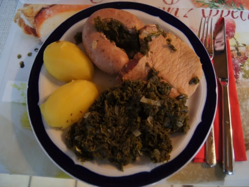 Rezept: Brauner Kohl II mit Kassler Kotelett und frischer Bregenwurst Brauner Kohl II mit Kassler Kotelett und frischer Bregenwurst - Rezept