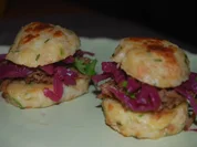 Pulled duck-Knödel-Burger mit Rotkohl - Rezept