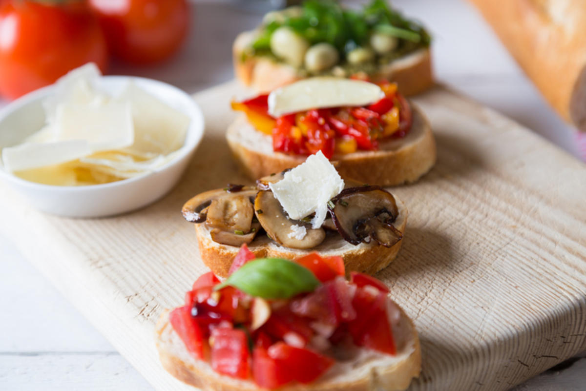 Bilder für Zweierlei Bruschetta mit Tomaten und Pilzen - Rezept