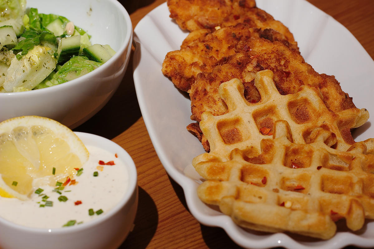 Fried Chicken mit Waffeln & Sour Cream - Rezept