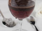 Warmes Chia - Himbeerdessert mit selbstgemachter Schokocreme - Rezept