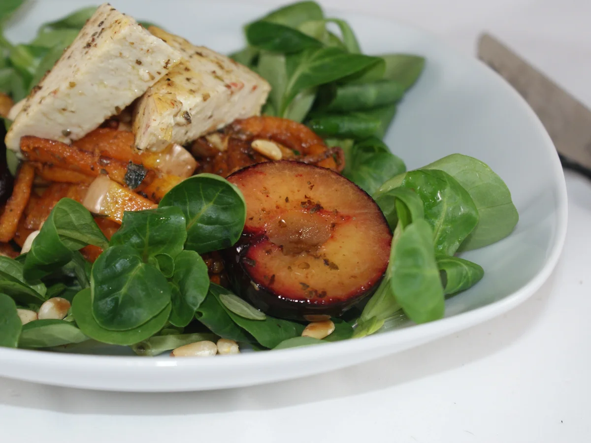 gebratener Tofu mit Pflaumen und Pinienkernen - Rezept - Bild Nr. 2