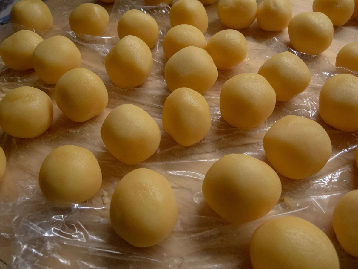 Rezept: Plätzchen: Engelsaugen rot und gelb Bild Nr. 2 Plätzchen: Engelsaugen rot und gelb - Rezept - Bild Nr. 2