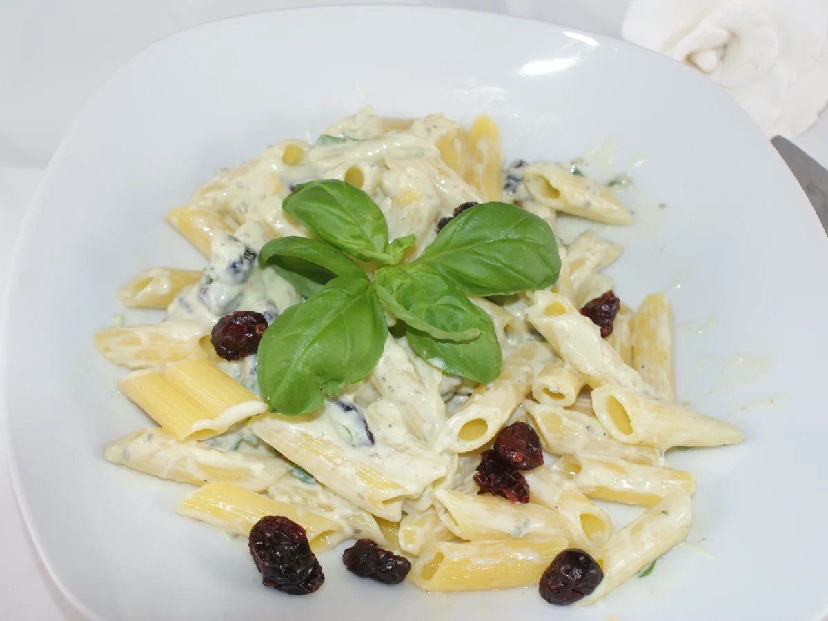 Rezept: Guacamole mit Cranberries und Pasta Bild Nr. 2 Guacamole mit Cranberries und Pasta - Rezept - Bild Nr. 2