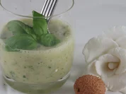 Smoothie mit Litschis, Banane und Basilikum - Rezept