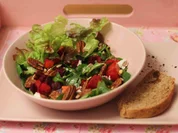 Winterliche Blattsalate aus der Region mit warmem Kürbis und Roter Bete - Rezept