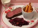 Roastbeef und Orangen-Rotkohl, dazu Süßkartoffel-Sticks mit Dip - Rezept