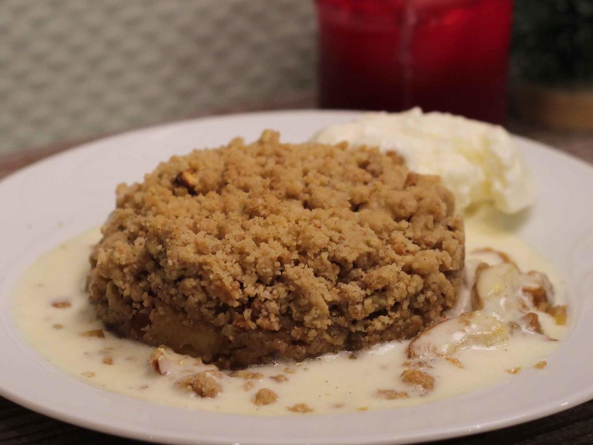 Winterliches Apple Crumble mit Vanillesoße und Frozen Joghurt - Rezept ...