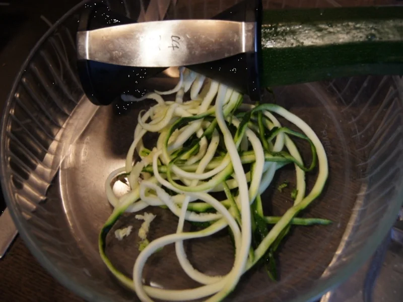 Zucchini-Spaghetti mit Garnelen - Rezept - Bild Nr. 7