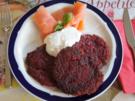 Rote Bete Puffer mit Räucherlachs und Jogurt-Meerrettich-Creme - Rezept