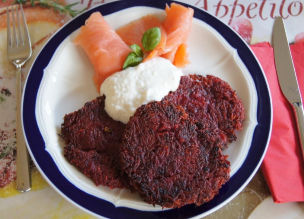 Bilder für Rote Bete Puffer mit Räucherlachs und Jogurt-Meerrettich-Creme - Rezept