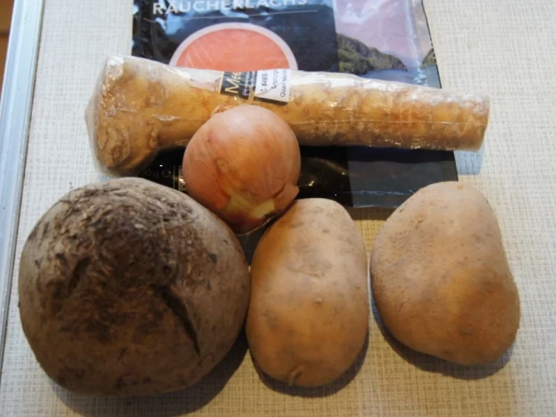 Rote Bete Puffer mit Räucherlachs und Jogurt-Meerrettich-Creme - Rezept - Bild Nr. 2