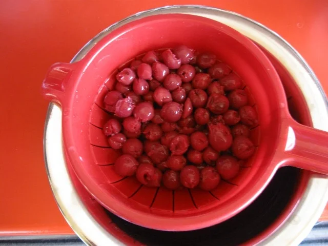 Schwarzwälder Kirsch Gugelhupf - Rezept - Bild Nr. 3