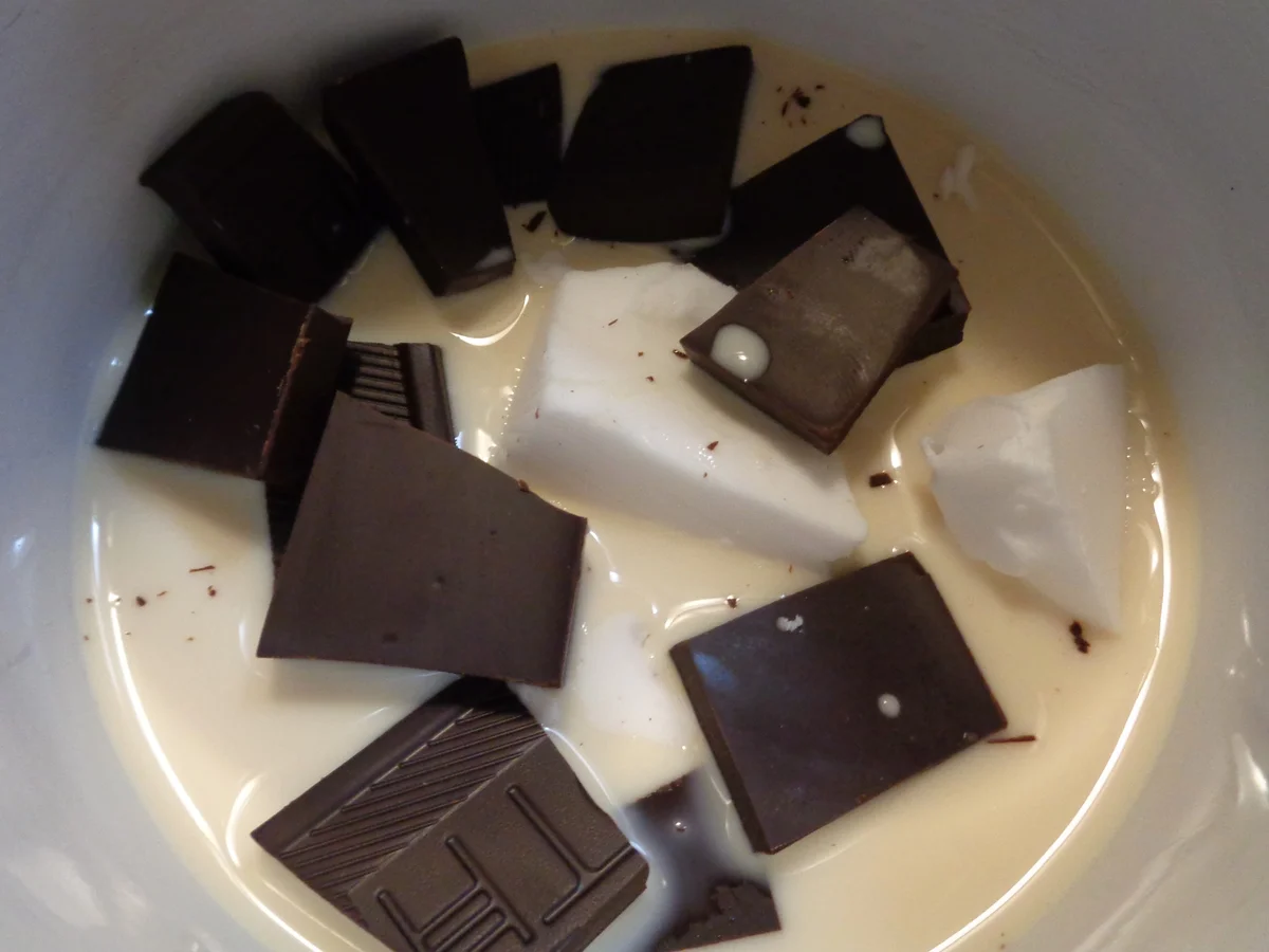 Kleine Schokoladen - Schmand - Torte - Rezept - Bild Nr. 1440