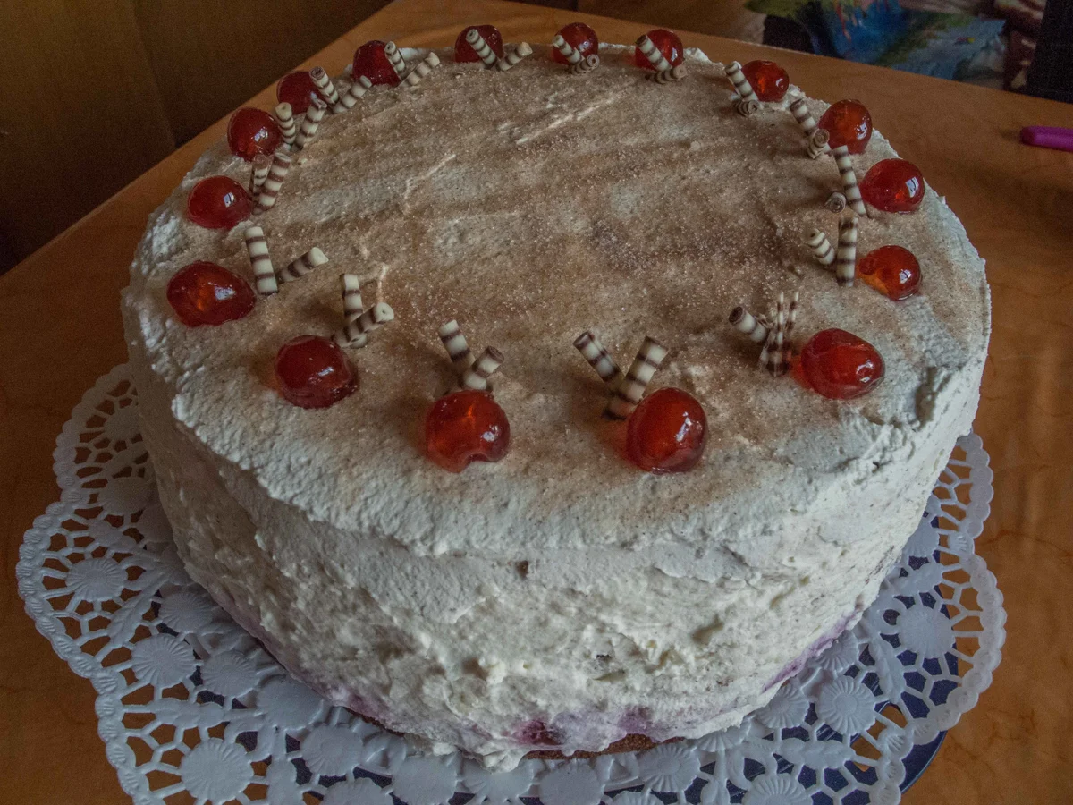 Kuchen: Spekulatius-Torte mit Glühweinkirschen - Rezept