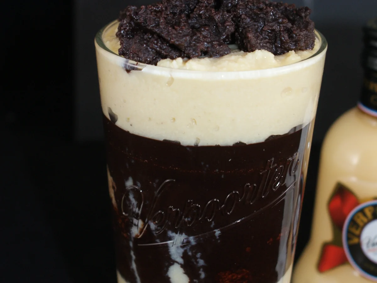 Rezept: Schichtdessert mit Tofu und Eierlikör Schichtdessert mit Tofu und Eierlikör - Rezept