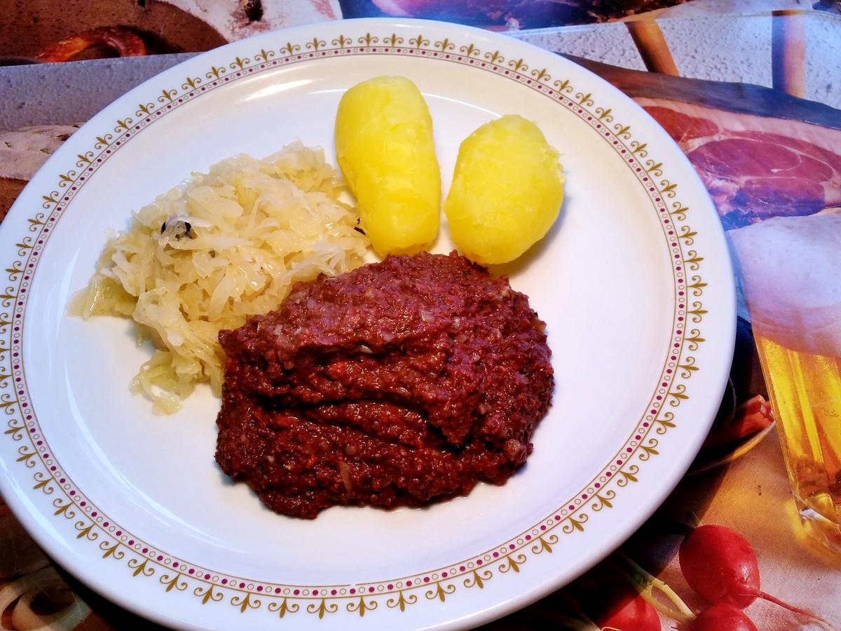 Sauerkraut Mit Veredelter Blutwurst Rezept Kochbar De