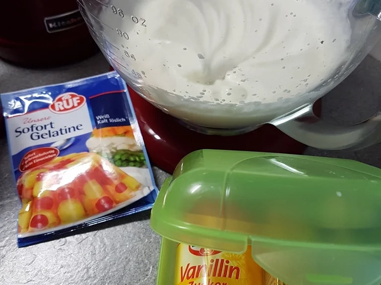 Rezept: Schichtdessert ein "Beeren Tiramisu" à la Biggi Bild Nr. 4 Schichtdessert ein "Beeren Tiramisu" à la Biggi - Rezept - Bild Nr. 4