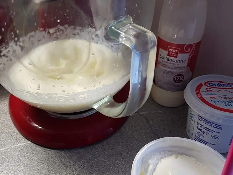 Rezept: Schichtdessert ein "Beeren Tiramisu" à la Biggi Bild Nr. 3 Schichtdessert ein "Beeren Tiramisu" à la Biggi - Rezept - Bild Nr. 3