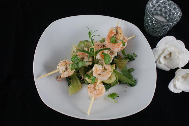 Garnelen Mit Brokkoli Pak Choi Und Basilikum — Rezepte Suchen