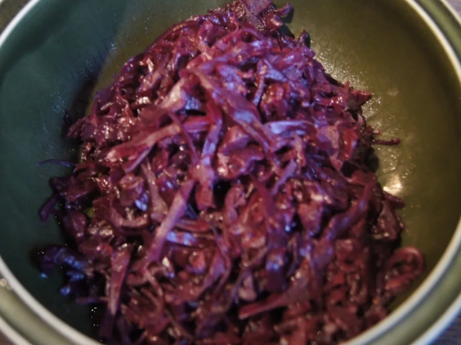 Rezept: Rotkohl mit Wild-Preiselbeeren Rotkohl mit Wild-Preiselbeeren - Rezept