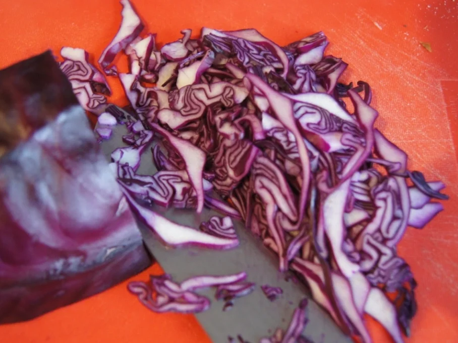 Rezept: Rotkohl mit Wild-Preiselbeeren Bild Nr. 3 Rotkohl mit Wild-Preiselbeeren - Rezept - Bild Nr. 3