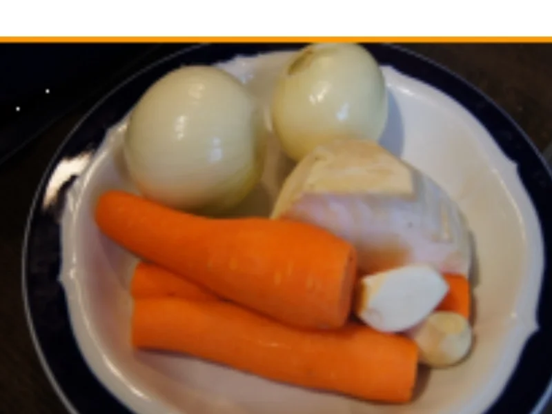 Gänsekeule mit Sauce, Rotkohl und halbseidene Knödel - Rezept - Bild Nr. 6