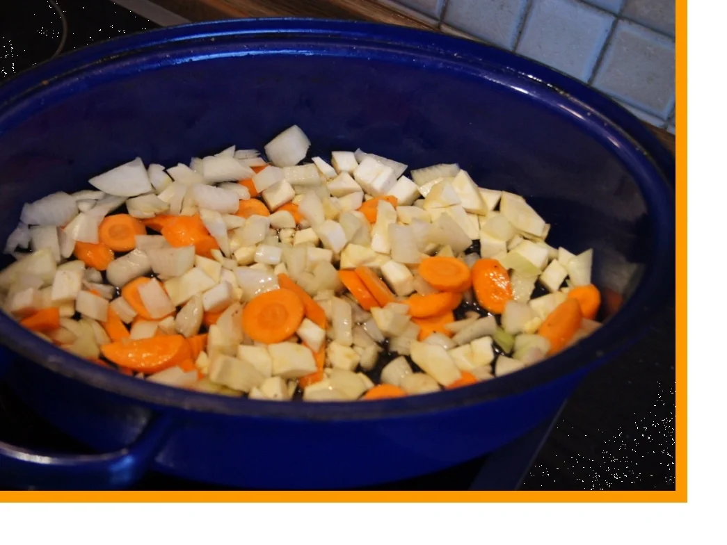 Gänsekeule mit Sauce, Rotkohl und halbseidene Knödel - Rezept - Bild Nr. 8