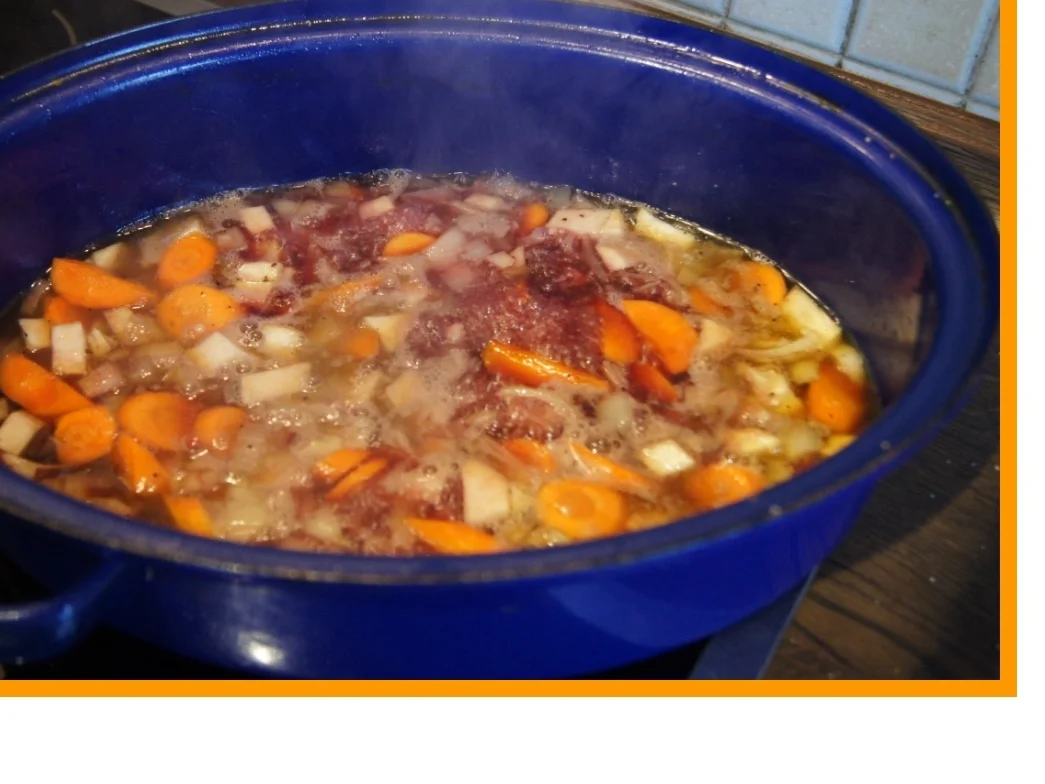 Gänsekeule mit Sauce, Rotkohl und halbseidene Knödel - Rezept - Bild Nr. 9