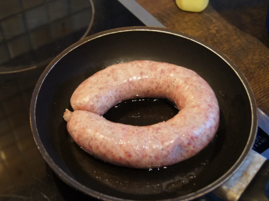 Rezept: Schwartenwurst mit Rotkohl , gebratenen Knödel und Sauce Bild Nr. 3 Schwartenwurst mit Rotkohl , gebratenen Knödel und Sauce - Rezept - Bild Nr. 3