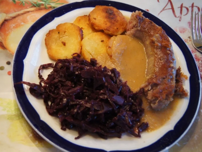 Rezept: Schwartenwurst mit Rotkohl , gebratenen Knödel und Sauce Bild Nr. 6 Schwartenwurst mit Rotkohl , gebratenen Knödel und Sauce - Rezept - Bild Nr. 6