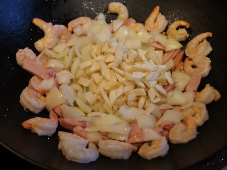 Gemüsewok mit Fleischwurst und Garnelenschwänzen - Rezept - Bild Nr. 6