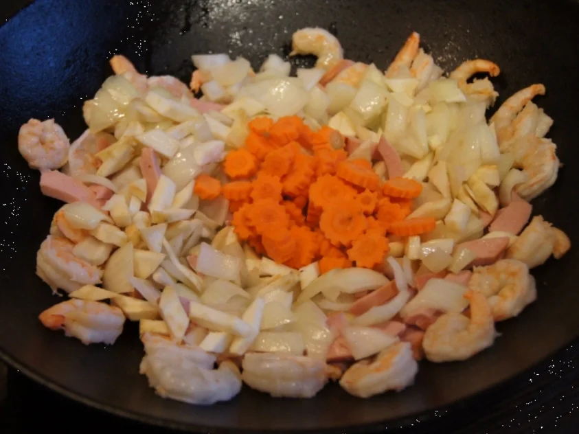 Gemüsewok mit Fleischwurst und Garnelenschwänzen - Rezept - Bild Nr. 7