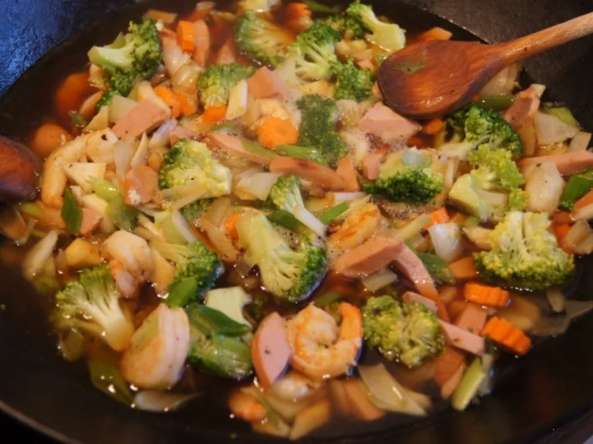 Gemüsewok mit Fleischwurst und Garnelenschwänzen - Rezept - Bild Nr. 11